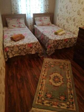 Гостевой дом Natalia Местиа Стандартный двухместный номер с 2 отдельными кроватями и общей ванной комнатой-7