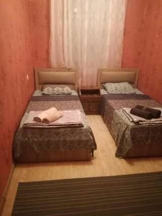 Гостевой дом Natalia Местиа Стандартный двухместный номер с 2 отдельными кроватями и общей ванной комнатой-9